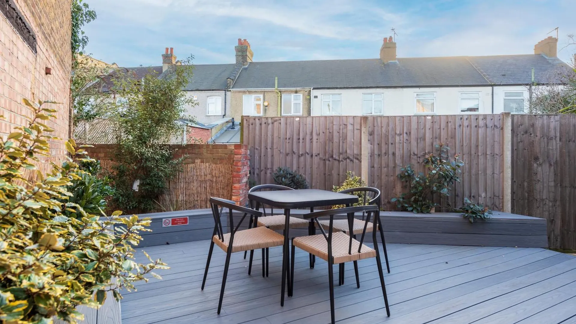 Stylish 2 Bed Bungalow In East Ham, Close To Excel London 0*,  United Kingdom